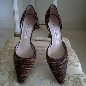 MANOLO BLAHNIK Pointy Toe Animal Print Shoe 37.5